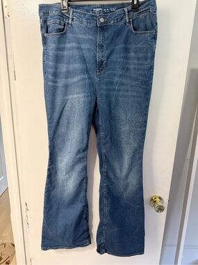 Old Navy Blue women’s Relaxed Bootcut Jeans fits three sizes 20-24